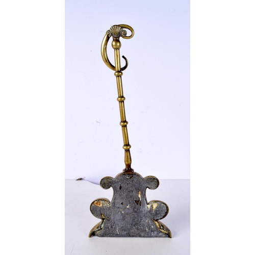 3020 - An antique brass door porter 35 cm.