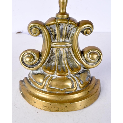 3020 - An antique brass door porter 35 cm.