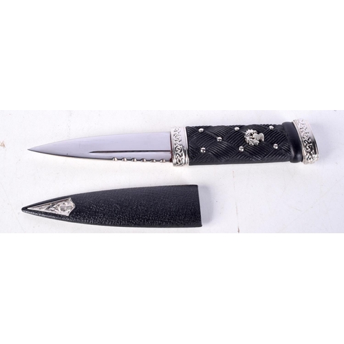 3029 - A Scottish Sgian Dubh 19cm.