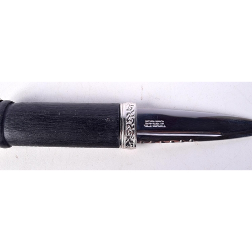 3029 - A Scottish Sgian Dubh 19cm.