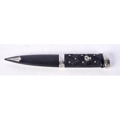 3029 - A Scottish Sgian Dubh 19cm.