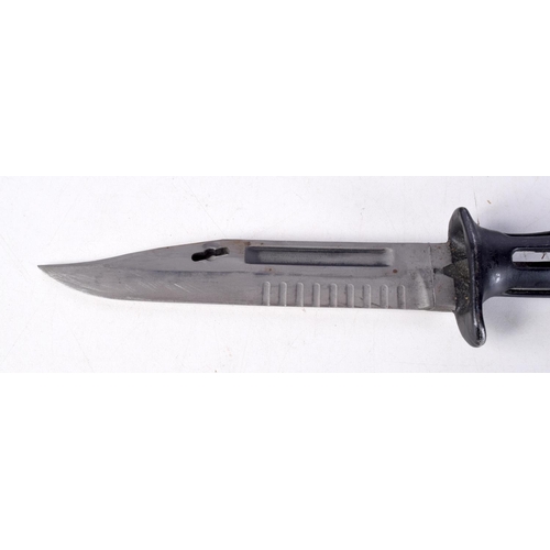 3030 - A British Army L3A1 bayonet 35 cm.