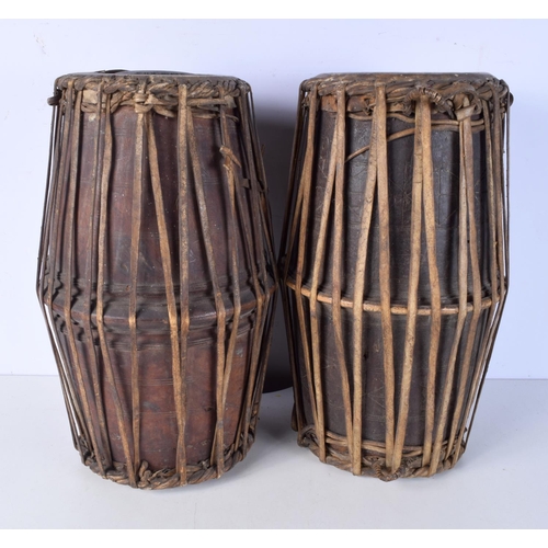 3031 - A pair of vintage Indian barrel drums 43 cm (2).