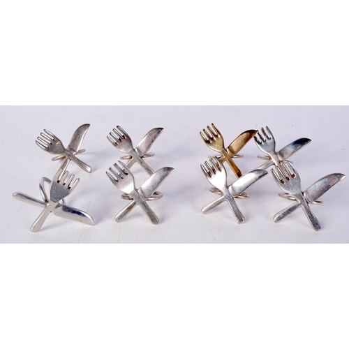 3034 - A collection of  vintage knife and fork napkin rings (8).