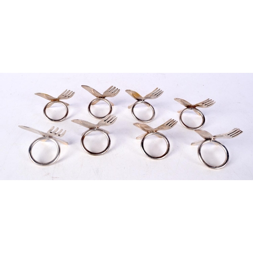 3034 - A collection of  vintage knife and fork napkin rings (8).