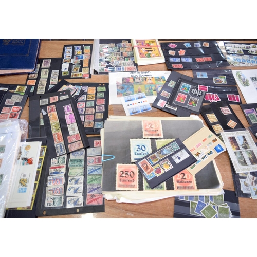 3042 - A collection of world wide stamps