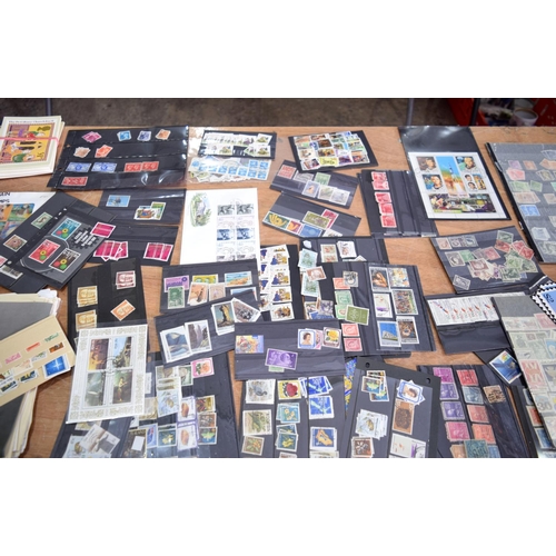 3042 - A collection of world wide stamps