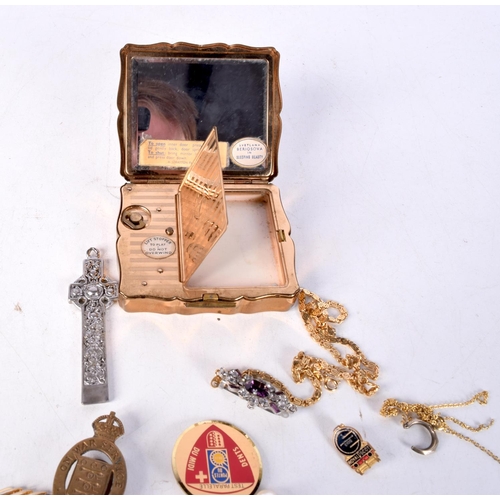 3049 - Miscellaneous collection , broaches,chains,WW1 war label badge, chains, compact etc (Qty).