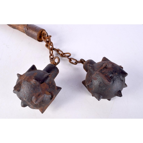 3069 - An early twin spiked ball flail weapon 68 cm .