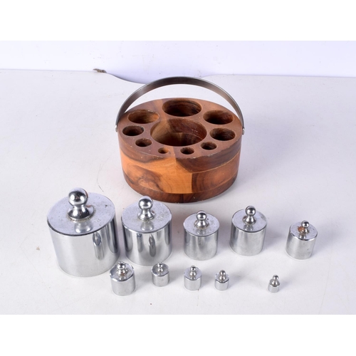 3081 - A set of weights in a fitted wooden case. Together with a Dresser style copper kettle 22 x 22 cm. (2... 