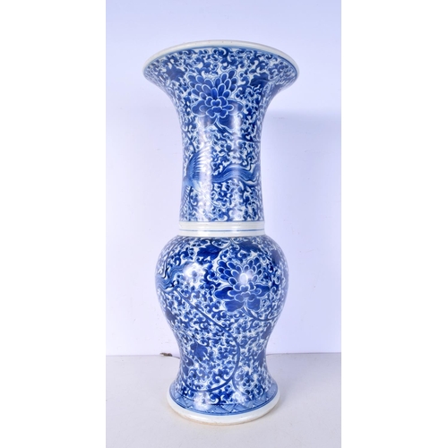 3089 - A large Chinese porcelain blue and white Yen Yen phoenix vase 46 cm.