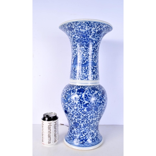 3089 - A large Chinese porcelain blue and white Yen Yen phoenix vase 46 cm.