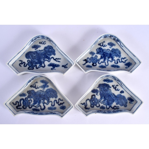 124 - Chinese five piece hors doeuvres set decorated with dragons and Chinese symbols in underglaze blue 1... 