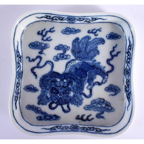 124 - Chinese five piece hors doeuvres set decorated with dragons and Chinese symbols in underglaze blue 1... 