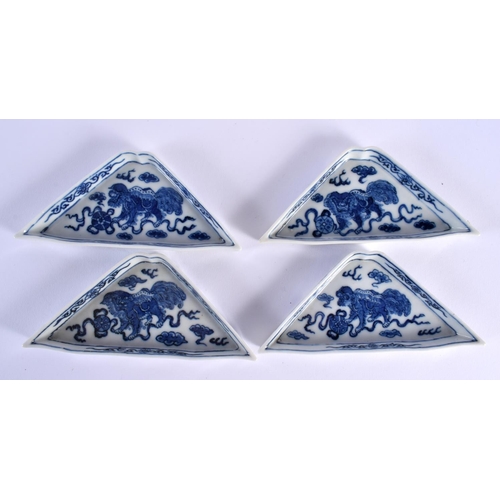 125 - Chinese four piece hors doeuvres set decorated with dragons and Chinese symbols in underglaze blue a... 