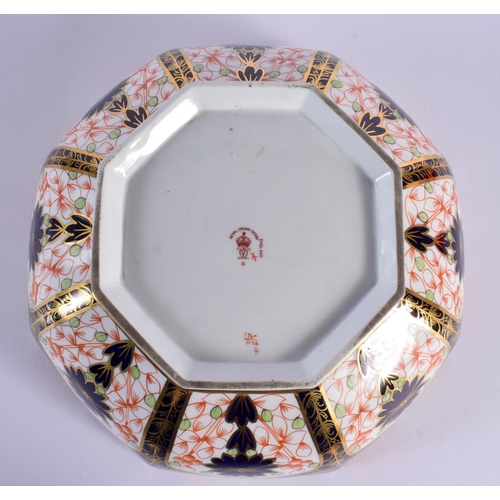 129 - Royal Crown Derby imari pattern 1128 octagonal bowl, date mark for 1920 23x9.5cm