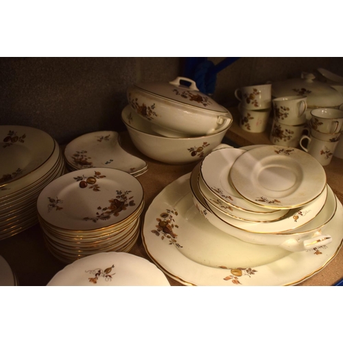 249 - AN EXTENSIVE ROYAL WORCESTER DINNER SERVICE. (qty)