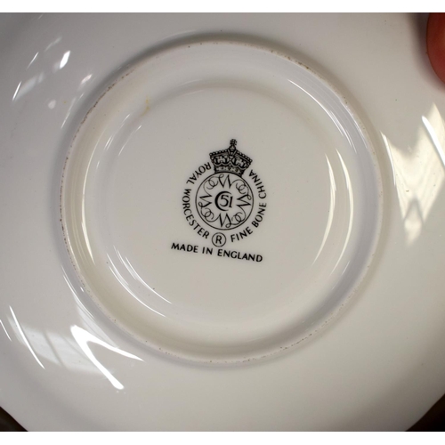 249 - AN EXTENSIVE ROYAL WORCESTER DINNER SERVICE. (qty)