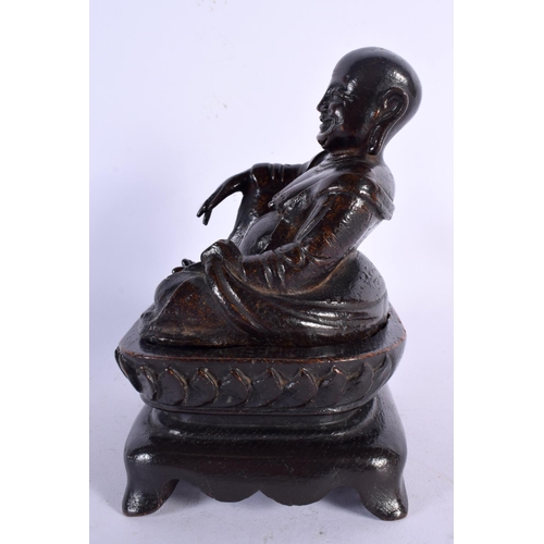 252 - A 17TH/18TH CENTURY CHIENSE BRONZE FIGURE OF A MALE Ming/Qing. 18 cm x 12 cm.