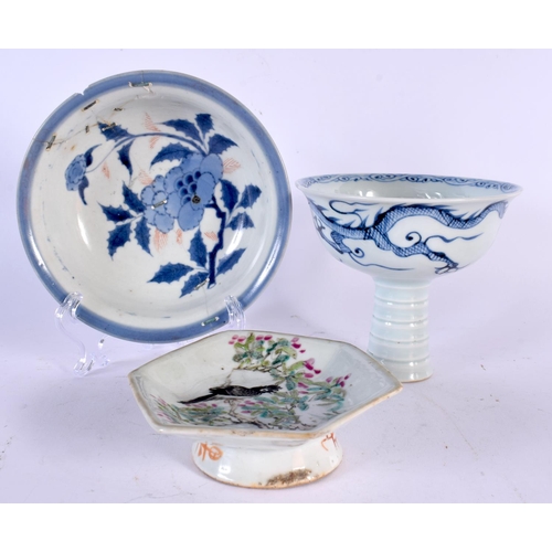 259 - TWO 19TH CENTURY CHINESE BLUE AND WHITE DISHES together with a Yuan style stem cup. Largest 12 cm x ... 