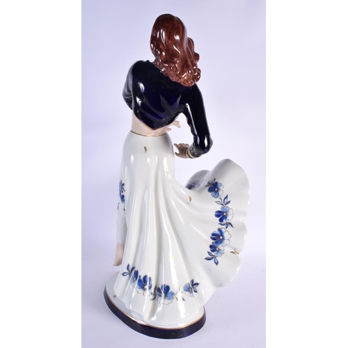 261 - AN UNUSUAL LARGE AUSTRIAN ROYAL DUX PORCELAIN FIGURE OF A DANCER. 57 cm x 24 cm.