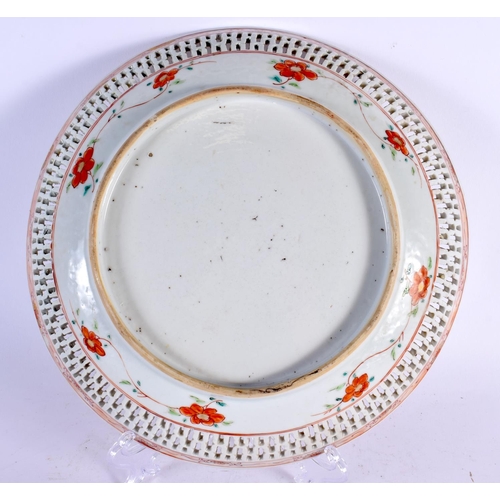 277 - A LARGE 18TH CENTURY CHINESE CANTON FAMILLE ROSE RETICULATED DISH Qianlong. 26 cm diameter.