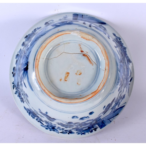 278 - A LARGE 17TH/18TH CENTURY CHINESE BLUE AND WHITE PORCELAIN BOWL Kangxi/Yongzheng. 25 cm x 12 cm.