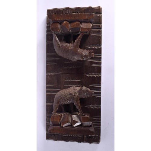 336 - A LATE 19TH CENTURY BAVARIAN BLACK FOREST SLIDING WOOD BOOK RACK formed as standing bears. 44 cm lon... 