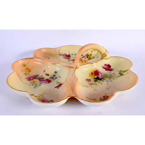 34 - A LARGE ROYAL WORCESTER BLUSH IVORY SERVING DISH. 25 cm wide.