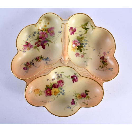 34 - A LARGE ROYAL WORCESTER BLUSH IVORY SERVING DISH. 25 cm wide.