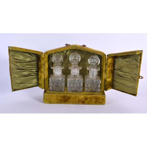 343 - A CHARMING EARLY VICTORIAN VELVET LINED TRIPLE SCENT BOTTLE HOLDER with gilt metal mounts. 15 cm x 1... 