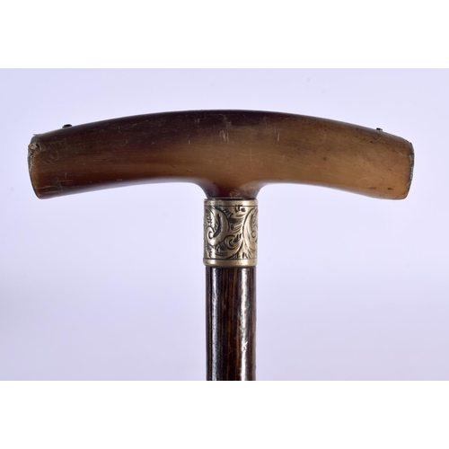 377 - A 19TH CENTURY CONTINENTAL CARVED RHINOCEROS HORN HANDLED SWAGGER STICK. 66 cm long.