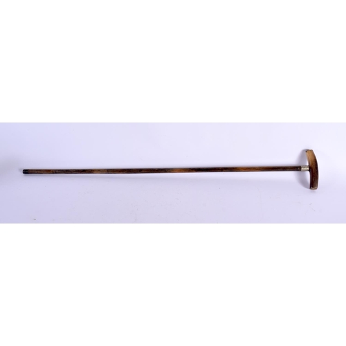 377 - A 19TH CENTURY CONTINENTAL CARVED RHINOCEROS HORN HANDLED SWAGGER STICK. 66 cm long.