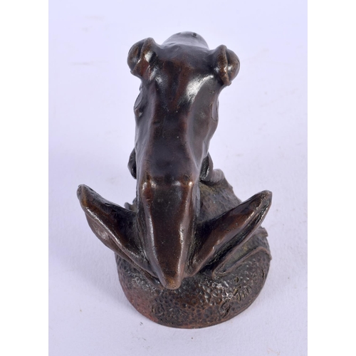 396 - Nigel Owen (20th Century) Bronze, Toad. 7 cm x 6 cm.