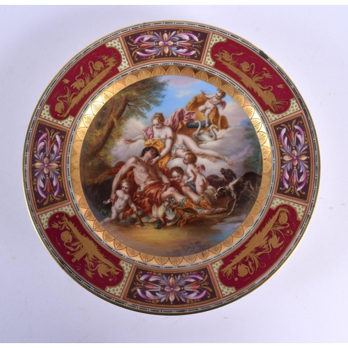 40 - A FINE ANTIQUE VIENNA PORCELAIN CABINET PLATE depicting classical scenes. 24 cm diameter.