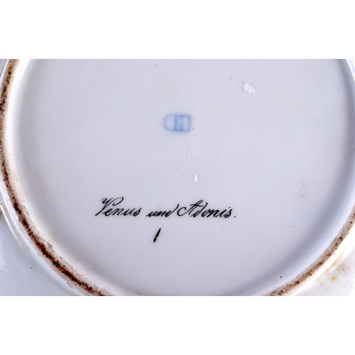 40 - A FINE ANTIQUE VIENNA PORCELAIN CABINET PLATE depicting classical scenes. 24 cm diameter.