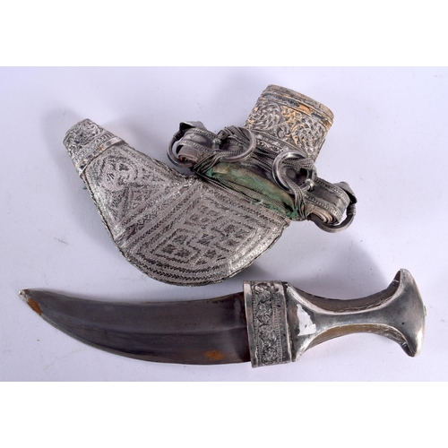 409 - A 19TH CENTURY MIDDLE EASTERN OMANI SILVER MOUNTED RHINOCEROS HORN JAMBIYA DAGGER with elaborate rep... 