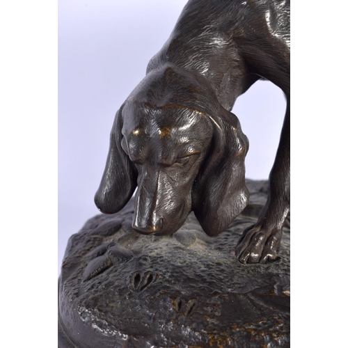 439 - French School (19th Century) Bronze, Hunting hounds. 29 cm x 20 cm.