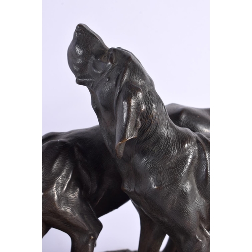 439 - French School (19th Century) Bronze, Hunting hounds. 29 cm x 20 cm.