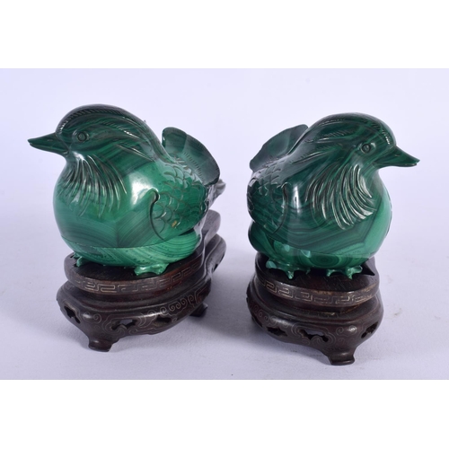 450 - A PAIR OF EARLY 20TH CENTURY CHINESE CARVED MALACHITE BIRD BOXES AND COVERS Late Qing. 10 cm x 8 cm.