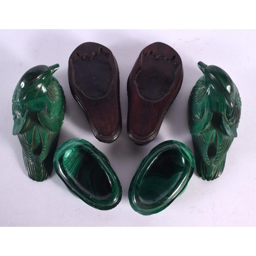 450 - A PAIR OF EARLY 20TH CENTURY CHINESE CARVED MALACHITE BIRD BOXES AND COVERS Late Qing. 10 cm x 8 cm.