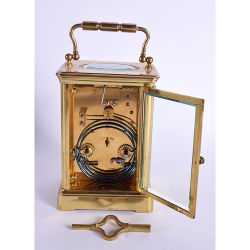 456 - AN ANTIQUE LEATHER CASED BRASS CARRIAGE CLOCK. 18 cm high inc handle.