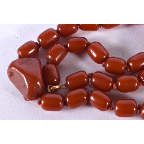 521 - A CHERRY AMBER TYPE NECKLACE. 42 grams. 46 cm long.