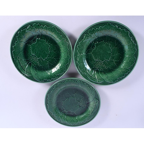 54 - A SET OF EIGHTEEN ANTIQUE GREEN GLAZED MAJOLICA CABBAGE LEAF DISHES. 22 cm diameter. (18)