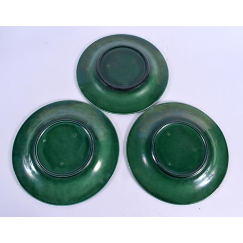 54 - A SET OF EIGHTEEN ANTIQUE GREEN GLAZED MAJOLICA CABBAGE LEAF DISHES. 22 cm diameter. (18)