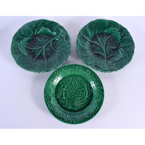 54 - A SET OF EIGHTEEN ANTIQUE GREEN GLAZED MAJOLICA CABBAGE LEAF DISHES. 22 cm diameter. (18)