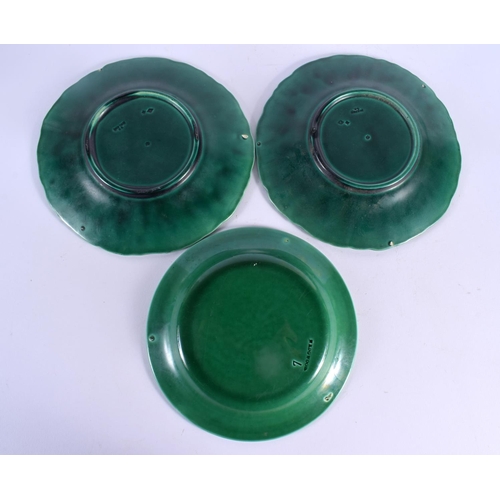 54 - A SET OF EIGHTEEN ANTIQUE GREEN GLAZED MAJOLICA CABBAGE LEAF DISHES. 22 cm diameter. (18)