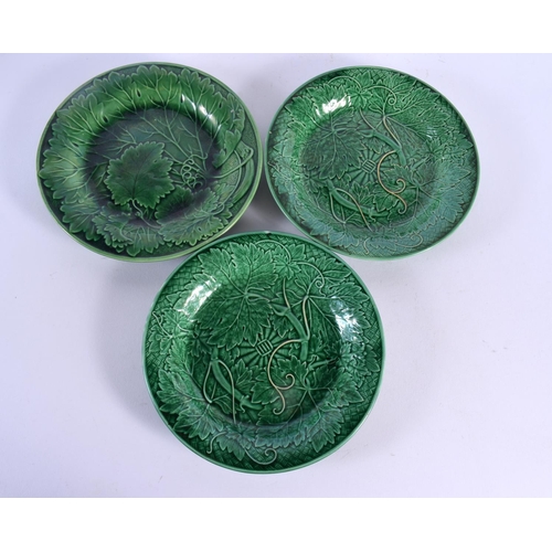 54 - A SET OF EIGHTEEN ANTIQUE GREEN GLAZED MAJOLICA CABBAGE LEAF DISHES. 22 cm diameter. (18)