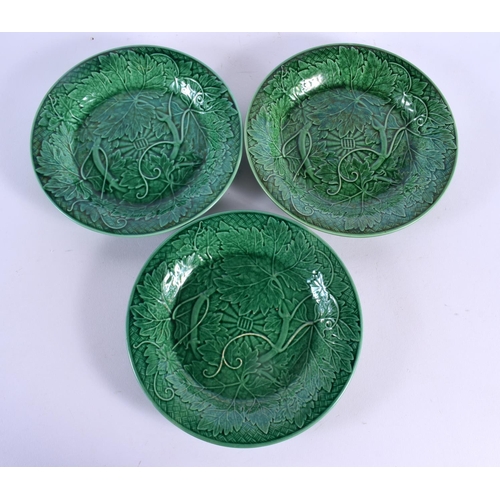 54 - A SET OF EIGHTEEN ANTIQUE GREEN GLAZED MAJOLICA CABBAGE LEAF DISHES. 22 cm diameter. (18)