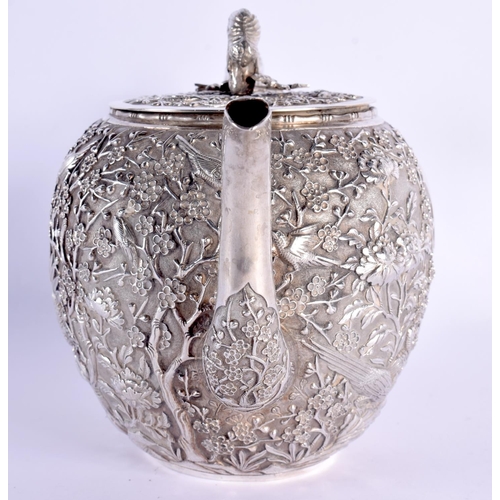 542 - AN EXCEPTIONAL 19TH CENTURY CHINESE EXPORT SILVER TEAPOT by Wang Hing, with unusual Wang Hing mark, ... 